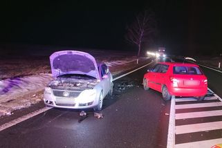 Řidič u Opavy zastavil kvůli poruše, jeho vůz i s ním smetlo jiné auto - Novinky